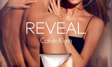 Calvin Klein lanza su nueva fragancia femenina “REVEAL” con Doutzen Kroes y Charlie Hunnam