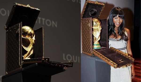 La copa del mundo ha viajado a España en un baúl de Louis Vuitton