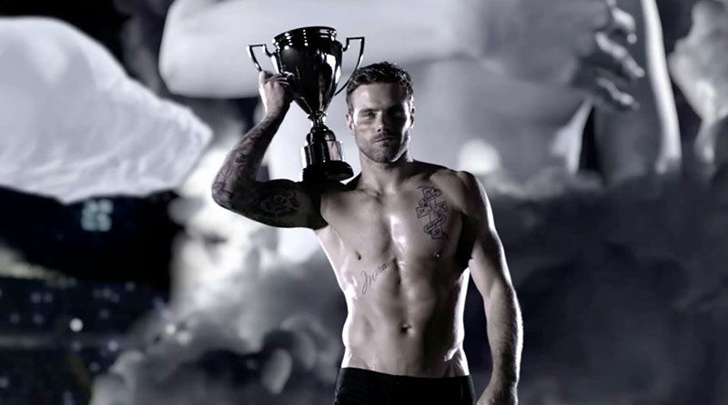 Invictus de Paco Rabanne, un modelo los hombres y un objeto de para las mujeres