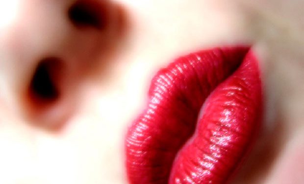 Trucos de belleza, aprovecha tu lápiz labial al máximo