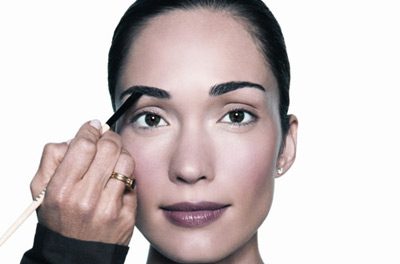 Bobbi Brown, la belleza en 10 pasos: Cejas (Paso VII)