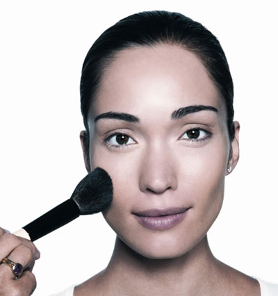 Bobbi Brown, la belleza en 10 pasos: polvos (Paso III)