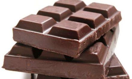 Seis gramos de chocolate negro al día reducen el riesgo de sufrir un infarto