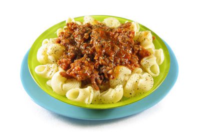 La receta del día: Codillos de pasta con salsa de piquillos y carne salteada