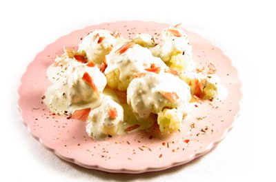 La receta del día: Coliflor con salsa de queso azul al microondas