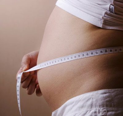 Un embarazo con sobrepeso multiplica el riesgo para el bebé