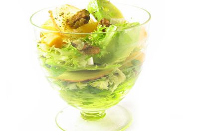 La receta del día: Ensalada de aguacate, manzana, queso y nueces con vinagreta balsámica