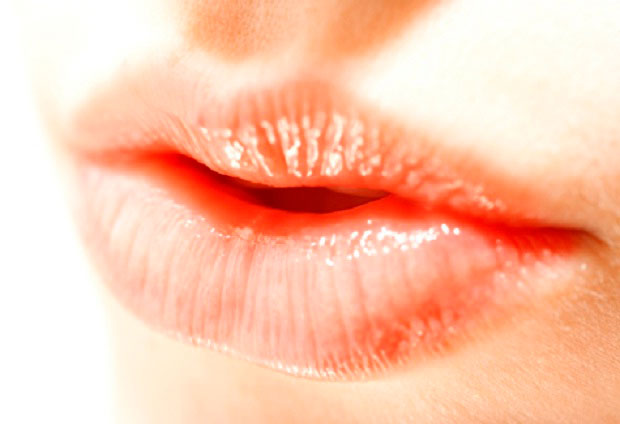 Labios secos y deshidratados