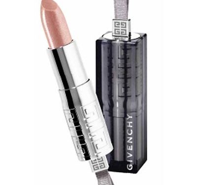 Labios brillantes con Rouge Interdit Shine de Givenchy