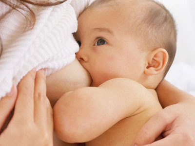 La lactancia materna, más beneficiosa para las niñas