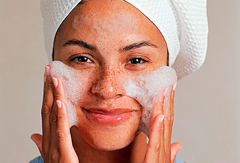 Como hacer una limpieza facial en profundidad en casa