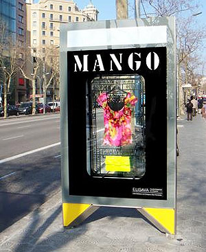 Mango expone en la calle