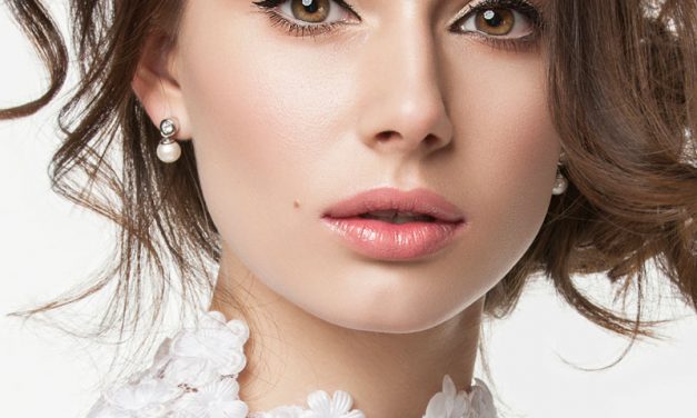 Maquillaje para boda, que productos no pueden faltar en tu bolso de invitada by Max Factor