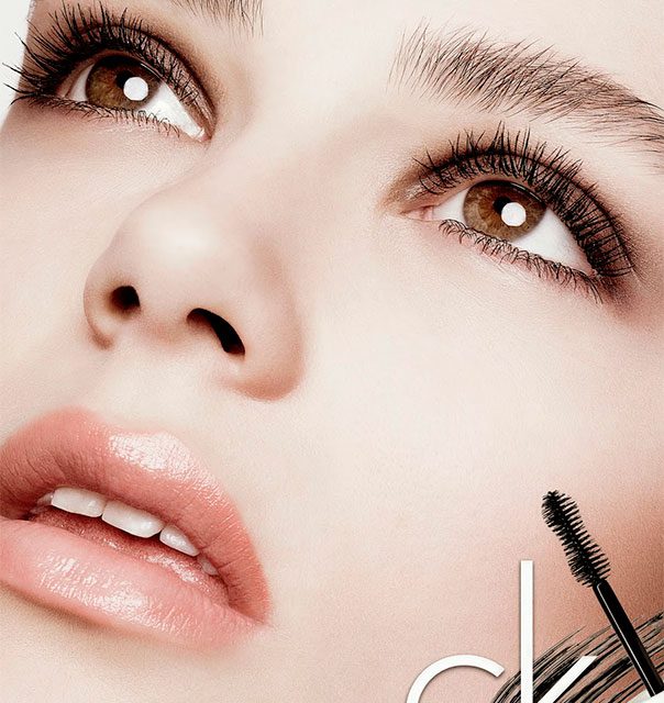 Maquillaje con CK ONE: máscara, corrector, prebase e iluminar y listo