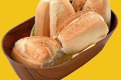 Los expertos en nutrición recomiendan no retirar el pan de las comidas