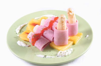 La receta del día: Rollitos de espárragos con jamón york y melocotón