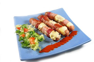 La receta del día: Salchichas de frankfurt con bacon y queso