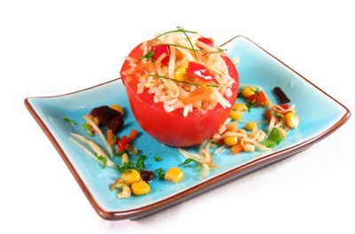 La receta del día: Tomates rellenos de arroz, maíz y brotes