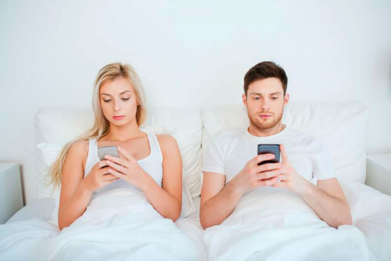 Cómo evitar que el teléfono móvil acabe con tu relación de pareja