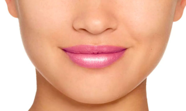 Labios con más volumen gracias al efecto del Gloss Chubby™ Plump & Shine de Clinique