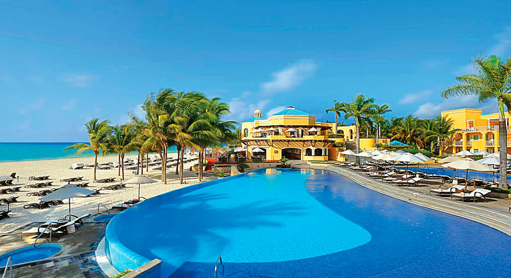 Hotel Royal Hideaway Playacar, porque el lujo del caribe también se puede vivir en la piscina