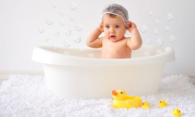 ¿Hay que bañar a los bebés todos los días?