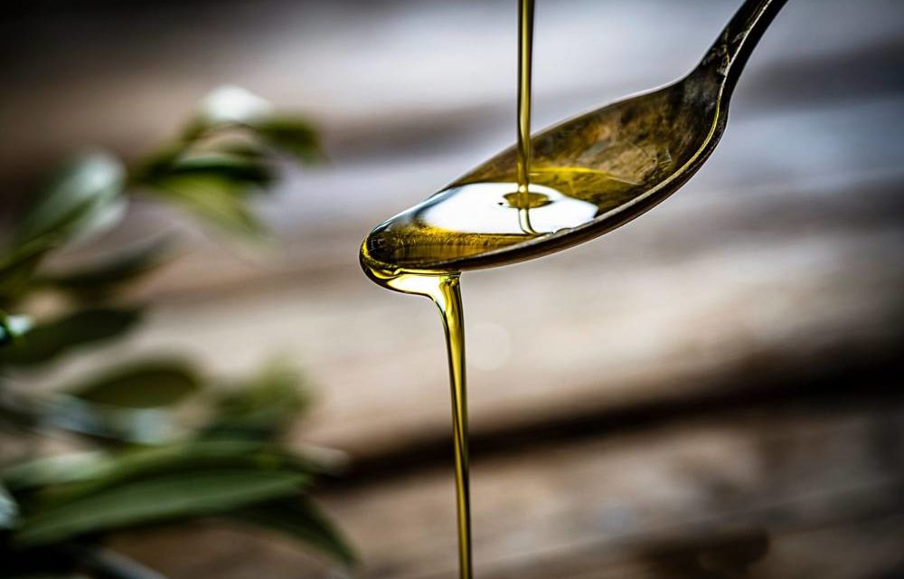 Aceite de cártamo: el ingrediente que tu piel va a agradecer y que está escondido en muchos productos de belleza
