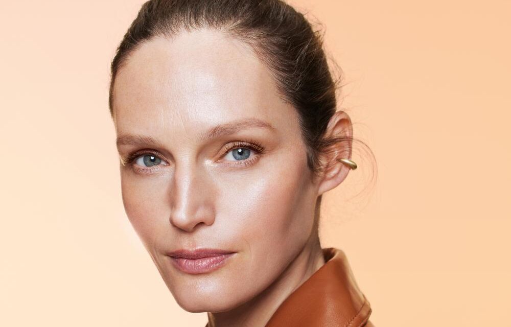 TRATAMIENTO ANTIEDAD CON COLOR EFECTO GLOW de Clarins