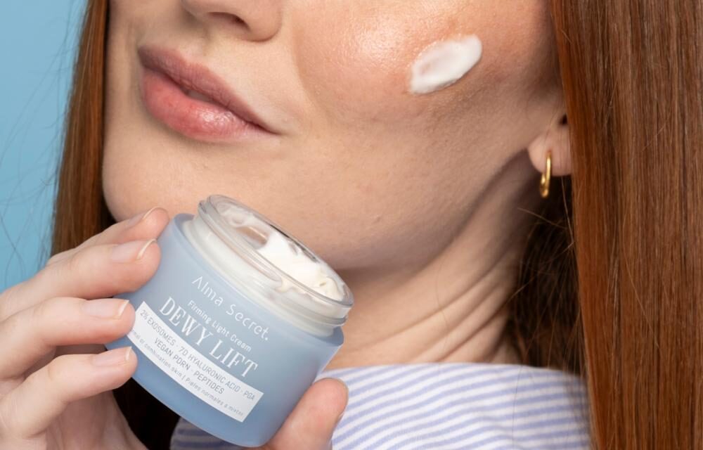 Crema reafirmante con biotecnología: cuando la ciencia aprende a leer el lenguaje de tu piel