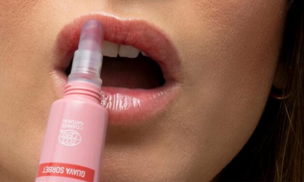 Bálsamo de labios inteligente Glazed Peptides: color, volumen y tratamiento